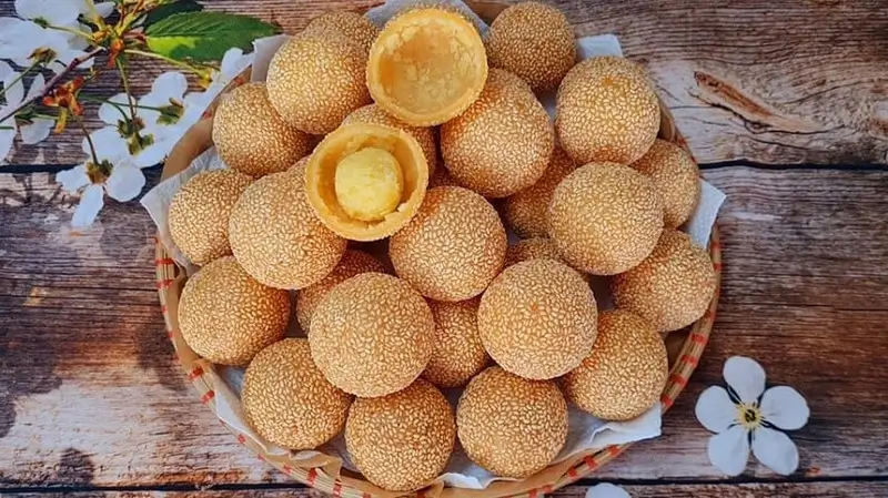 Top 15 Vietnamese Snacks You Must Try